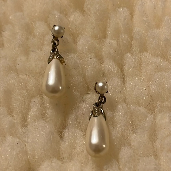 Cream and Gold Dangly Earrings - Picture 1 of 16